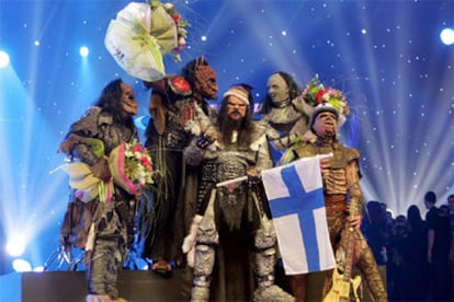 El grupo finlandés Lordi celebra su victoria en el Festival de la Canción de Eurovisión 2006