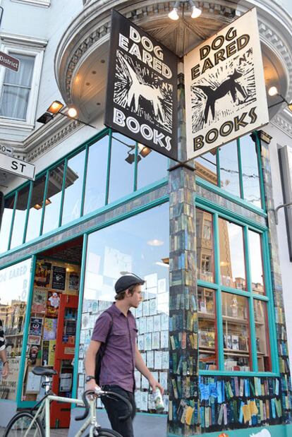 Librería Dog Eared (término que se refiere a los libros deformados por el uso o a marcar el punto de lectura doblando la esquina de la página), en San Francisco.