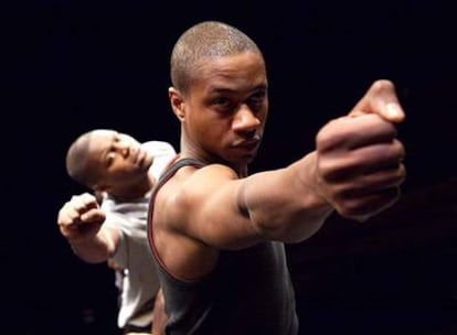 Escena de <i>The brothers Size,</i> primera parte de una trilogía escrita por el estadounidense Tarrell Alvin McCraney.