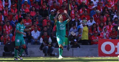 Esqueda (i) y Fabbro durante el último partido de Jaguares