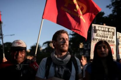 Left-wing activists protest Obama’s visit to Argentina during a Wednesday rally in Buenos Aires.