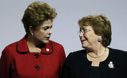 Las presidentas de Brasil, Dilma Rousseff (izquierda) y de Chile, Michelle Bachelet.