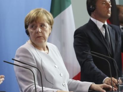 KNO45 BERL&Iacute;N (ALEMANIA) 27/06/2016.- La canciller alemana, Angela Merkel (c), el presidente franc&eacute;s, Fran&ccedil;ois Hollande (izq), y el primer ministro italiano, Matteo Renzi.