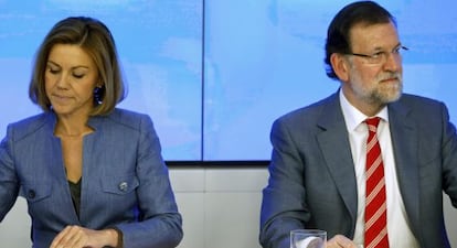 Dolores de Cospedal y Mariano Rajoy, el pasado lunes, en la sede del PP.