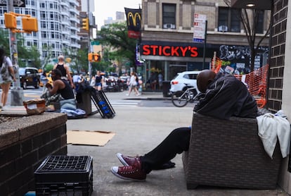 Una persona sin hogar en Nueva York, el 14 de junio.