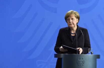 German Chancellor Angela Merkel announced that she would travel to the crash site in the French Alps, where the accident has caused “tremendous pain” in Germany and in Spain.