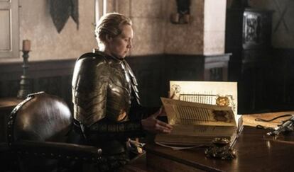 <p>Momento: Brienne ampliando la biografía de Jaime Lannister.</p><p> ¿Por qué? La historia ha sido escrita por hombres y para hombres. En ella, las mujeres han sido ocultadas, menospreciadas o ninguneadas. Brienne rompe un último cliché sentándose a escribir la historia desde su perspectiva.