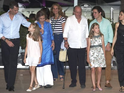 Don Juan Carlos y Do&ntilde;a Sof&iacute;a, con los Reyes, sus hijas, la infanta Elena y sus dos hijos, en Mallorca. 