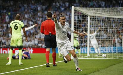 Gareth Bale celebra su gol al Manchester City.