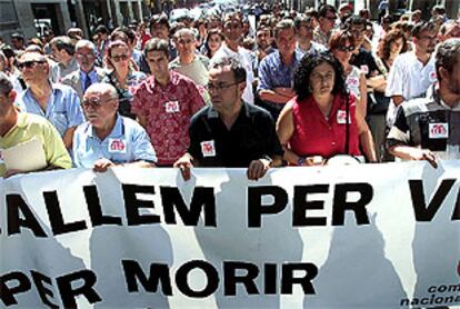 Un grupo de sindicalistas, con Joan Coscubiela al frente, protestaron ayer contra los accidentes laborales.