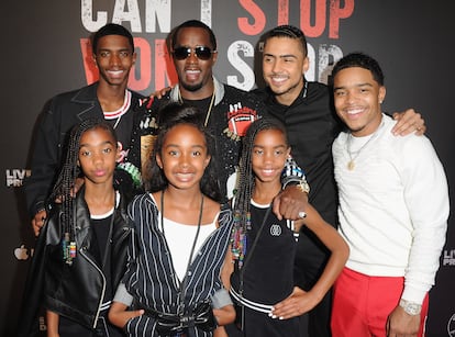 Sean Combs con sus seis hijos mayores en un estreno en Los Ángeles (California), en junio de 2017.