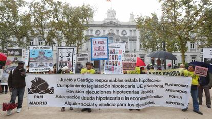 Concentracion de la Plataforma de Afectados por las Hipotecas frente al Tribunal Supremo.