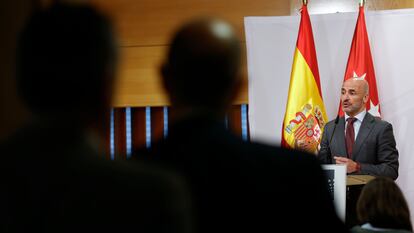 Jesús Celada, nuevo portavoz del PSOE de Madrid en la Asamblea regional, durante la rueda de prensa que ha ofrecido posterior a la reunión de la Junta de Portavoces celebrada este lunes.