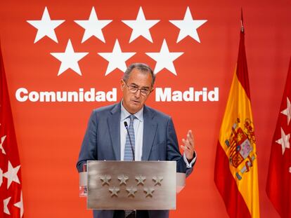 El consejero de Educación y portavoz del Gobierno madrileño, Enrique Ossorio, durante una rueda de prensa.