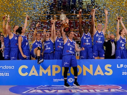 El Perfumerías Avenida celebra la conquista de su séptima Liga. feb