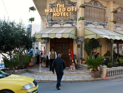 Vista exterior del Walled Off Hotel en Belén (Cisjordania).