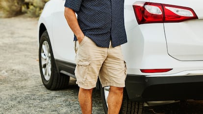 Artículo de EL PAÍS Escaparate sobre un pantalón corto cargo para hombre top ventas de Amazon y perfecto para el verano.