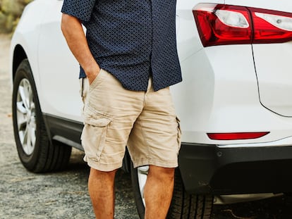 Artículo de EL PAÍS Escaparate sobre un pantalón corto cargo para hombre top ventas de Amazon y perfecto para el verano.