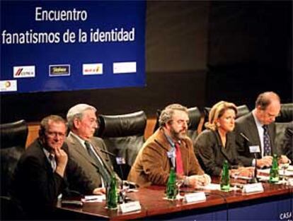 Adam Michnik, Mario Vargas Llosa, Jon Juaristi, María Asunción Ansorena y Enrique Krauze, en la Casa de América.