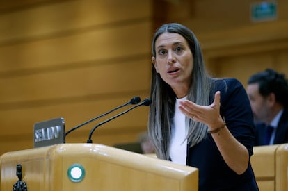 La portavoz de Junts, Míriam Nogueras, interviene en el pleno del Congreso, reunido excepcionalmente en el Senado, que debate la convalidación de tres decretos del Gobierno con medidas para amortiguar la crisis.