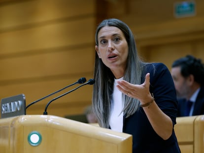 La portavoz de Junts, Míriam Nogueras, interviene en el pleno del Congreso, reunido excepcionalmente en el Senado, que debate la convalidación de tres decretos del Gobierno con medidas para amortiguar la crisis.