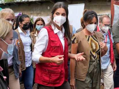 La reina Letizia, acompañada de la primera dama de Paraguay, Silvana López Moreira.