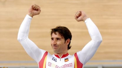 José Antonio Escuredo, en el podio olímpico de Atenas, donde fue plata en keirin.