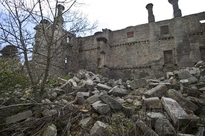 La asociación Entorno Escorial pide desde hace años a la Comunidad de Madrid la adopción de medidas que preserven lo que queda del edificio.