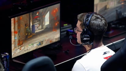 Un jugador de eSports compite en la liga estadounidense del videojuego Call of Duty.