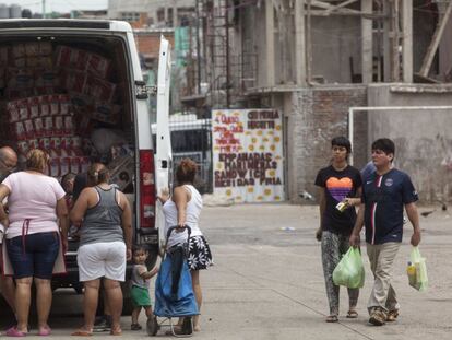 Moradores da Favela 31, no centro de Buenos Aires.