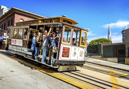 Tranv&iacute;a en una de las cuestas de San Francisco. 