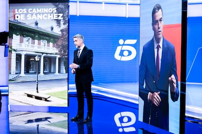 Carlos FranganilLO durante el informativo de las 21.00 del 25 de abril, en Telecinco.