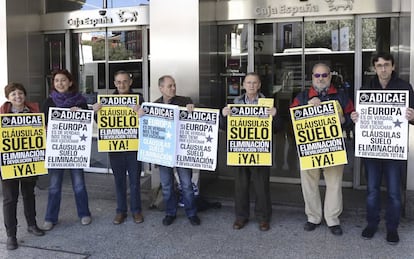 Afectados por la cláusula suelo se manifiestan en Valladolid