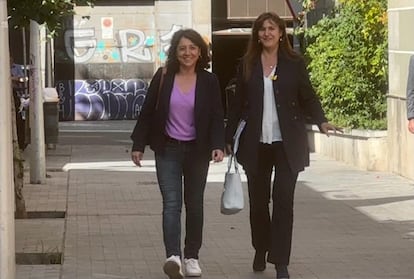 La presidenta de Junts, Laura Borràs, con la vicepresidenta del partido y alcaldesa en funciones de Vic (Barcelona), Anna Erra
EUROPA PRESS
06/06/2023