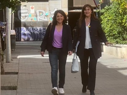 La presidenta de Junts, Laura Borràs, con la vicepresidenta del partido y alcaldesa en funciones de Vic (Barcelona), Anna Erra
EUROPA PRESS
06/06/2023