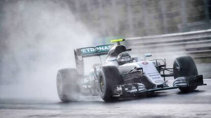 Rosberg, durante la clasificación en Hungría.