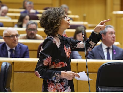 La vicepresidenta primera del Gobierno, María Jesús Montero, en el pleno del Senado, el martes.