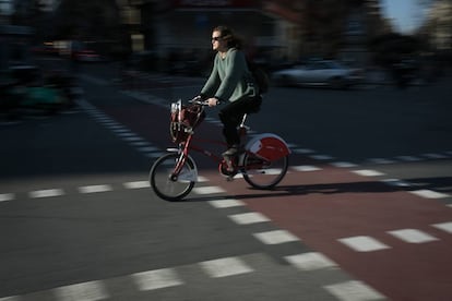 Confluencia de un carril bici nuevo con uno de viejo en Proven&ccedil;a con Marina.