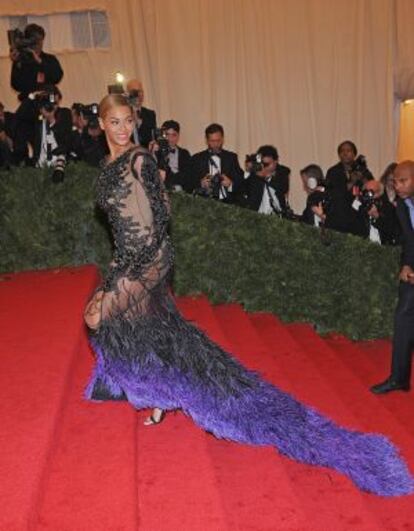 Beyoncé a su llegada a la gala del Costume Institute en el Met, de Nueva York, el 7 de mayo de 2012.