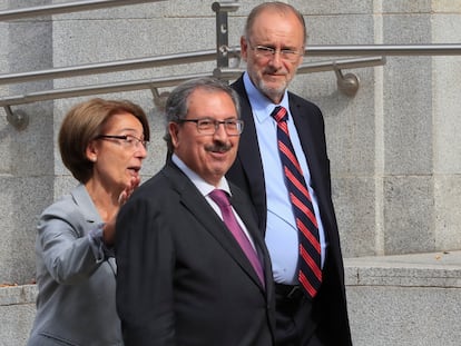 El presidente por sustitución del Consejo General del Poder Judicial, Rafael Mozo, en el centro, el día 13 en Madrid.