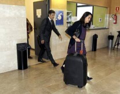 Representantes del grupo turístico Orizonia, tras presentar la solicitud de concurso de acreedores en los juzgados de lo mercantil de Palma. EFE/Archivo