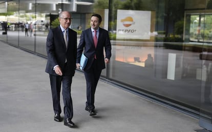 El presidente de Repsol, Antonio Brufau y el consejero delegado, Josu Jon Imaz, el pasado junio