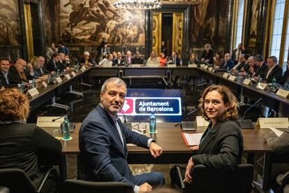 La alcaldesa de Barcelona, Ada Colau, y el primer teniente de alcalde de Barcelona, Jaume Collboni.