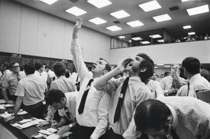 Junto a estas líneas, efervescencia y gritos en la bolsa de Melbourne, en febrero de 1970.