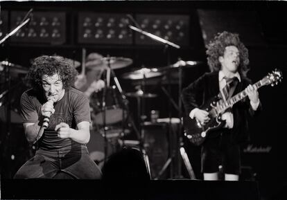 El vocalista Brian Johnson, izquierda, y el guitarrista Angus Young, en Reino Unido durante la gira de 1981.