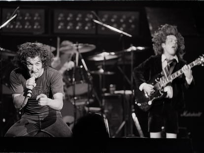 El vocalista Brian Johnson, izquierda, y el guitarrista Angus Young, en Reino Unido durante la gira de 1981.