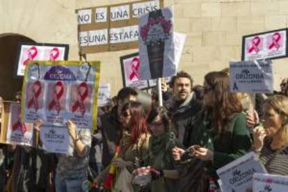 Trabajadores de Orizonia durante una concentración este jueves contra el desmantelamiento del grupo turístico.