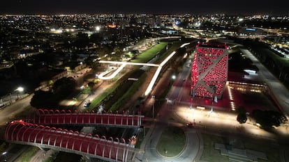 Vista aérea de un río rehabilitado en Córdoba (Argentina).