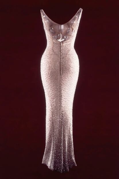 Marilyn Monroe cantó el famoso happy birthday, Mr. President con este vestido de Jean Louis. 