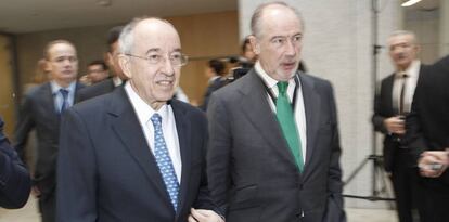 El exgobernador del Banco de Espa&ntilde;a, Miguel &Aacute;ngel Fern&aacute;ndez Ord&oacute;&ntilde;ez, con el expresidente de Bankia, Rodrigo Rato. 